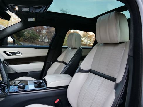 Used 2018 Land Rover Range Rover Velar R-Dynamic HSE image 11