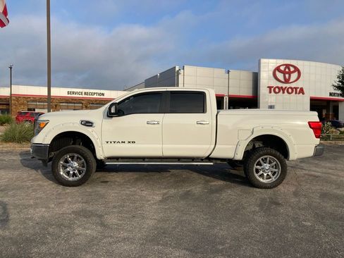 Used 2017 Nissan Titan SV AWD/4WD image 8