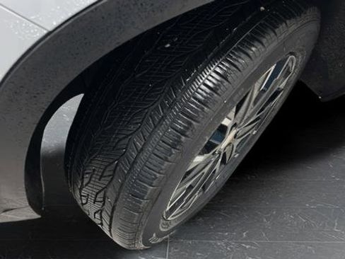 Used 2025 Chevrolet Traverse LT w/ Sun and Wheel Package image 39