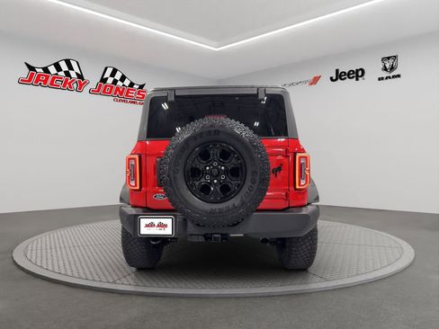 Used 2023 Ford Bronco Wildtrak image 4