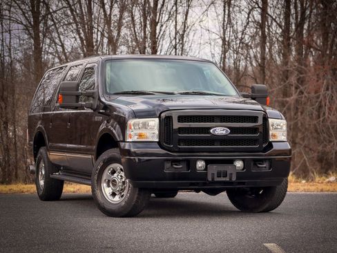 Used 2005 Ford Excursion Limited image 1