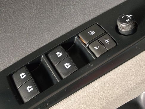 Used 2022 Toyota Camry SE image 27