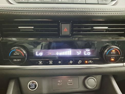 Used 2021 Nissan Rogue SV FWD image 20