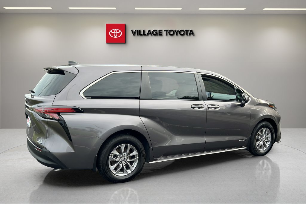 Certified 2021 Toyota Sienna LE FWD image 5