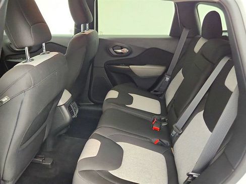 Used 2014 Jeep Cherokee Latitude AWD/4WD image 22
