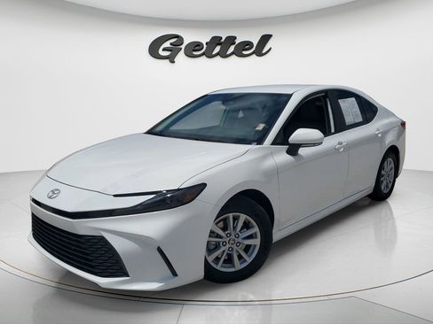 Used 2026 Toyota Camry LE w/ Convenience Package FWD image 1