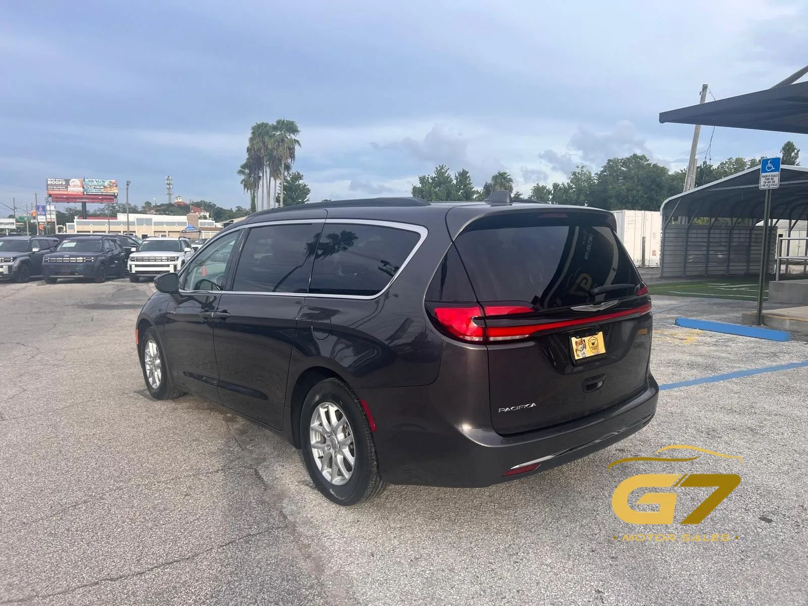 Used 2022 Chrysler Pacifica Touring-L FWD image 7