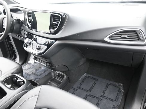 Used 2026 Chrysler Pacifica Select FWD image 20