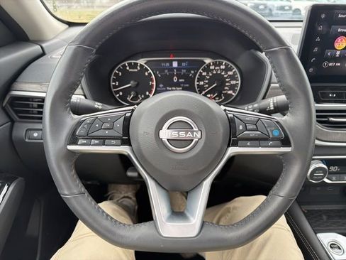 Used 2025 Nissan Altima 2.5 SL FWD image 35