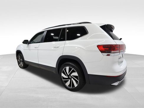 Used 2025 Volkswagen Atlas SE FWD image 2