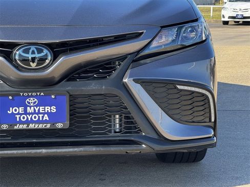 Used 2023 Toyota Camry SE image 4