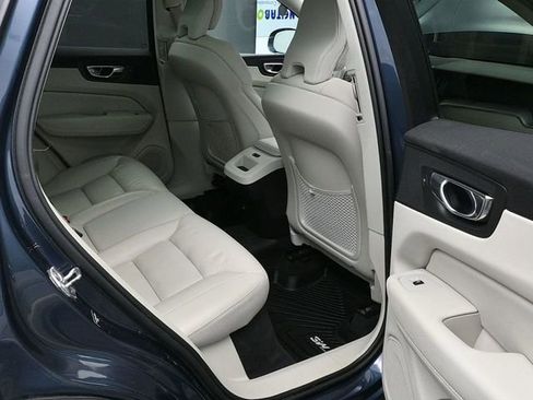 Used 2019 Volvo XC60 T6 Momentum w/ Advanced Package image 17
