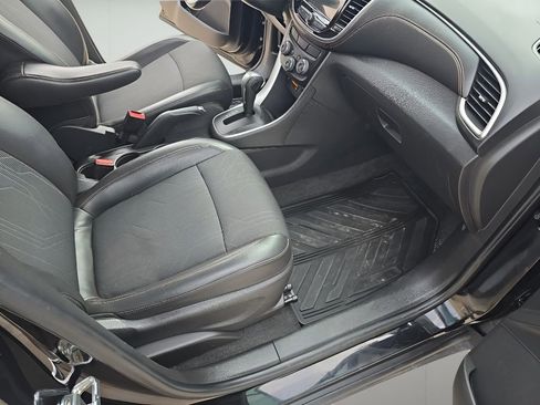 Used 2019 Chevrolet Trax LT w/ LT Convenience Package image 34