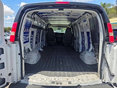 Used 2012 Chevrolet Express 2500 Extended RWD image 10