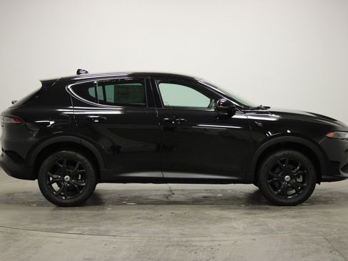 Used 2024 Dodge Hornet GT w/ GT Blacktop Package image 9