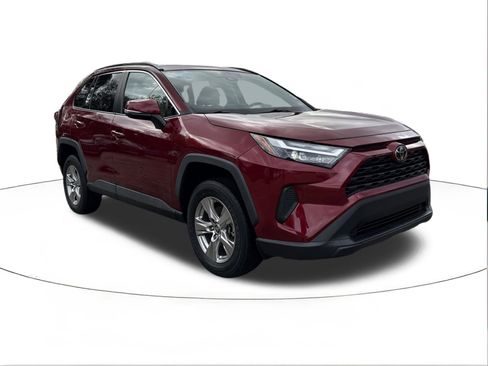 Used 2022 Toyota RAV4 XLE image 1