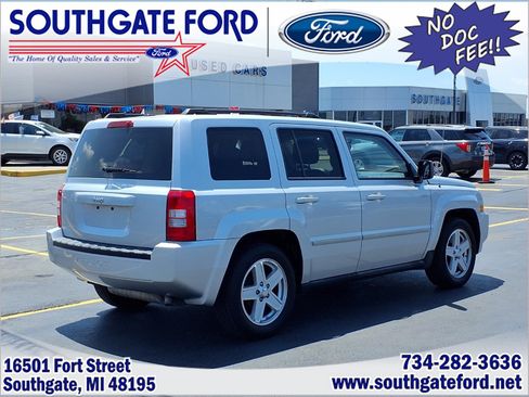 Used 2010 Jeep Patriot Latitude FWD image 2