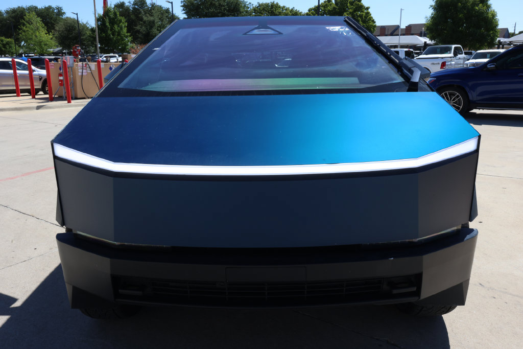 Used 2025 Tesla Cybertruck AWD Crew Cab image 2