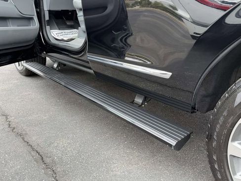 Used 2018 Lincoln Navigator Select image 12