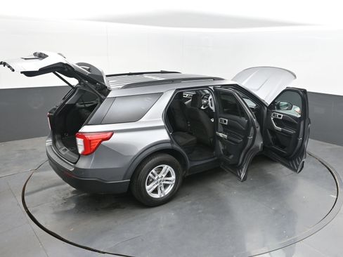 Used 2022 Ford Explorer XLT AWD/4WD image 46