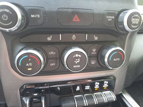 Used 2019 RAM 1500 Big Horn AWD/4WD image 11