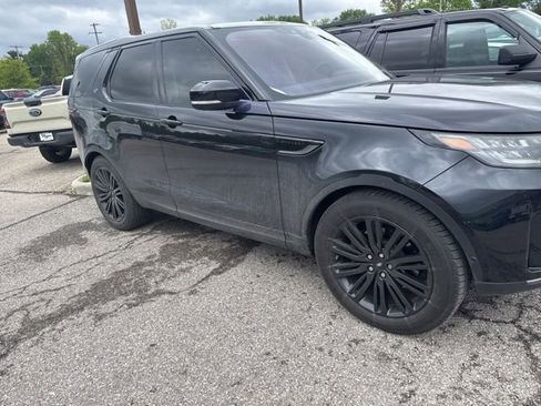 Used 2017 Land Rover Discovery First Edition AWD/4WD image 2