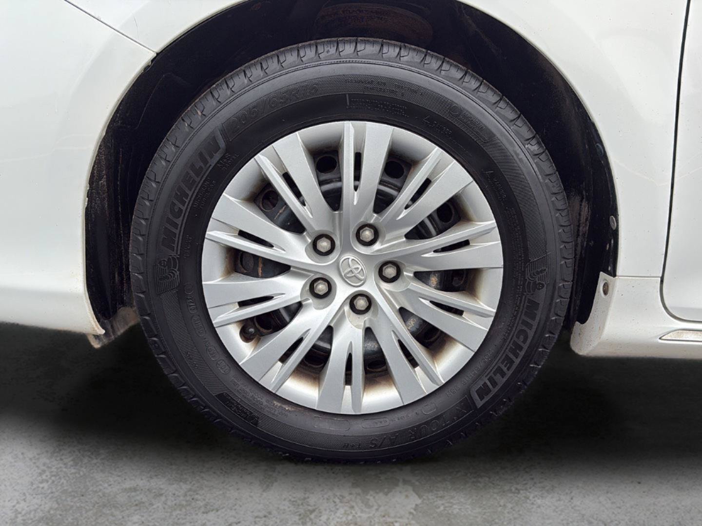 Used 2012 Toyota Camry LE FWD image 18