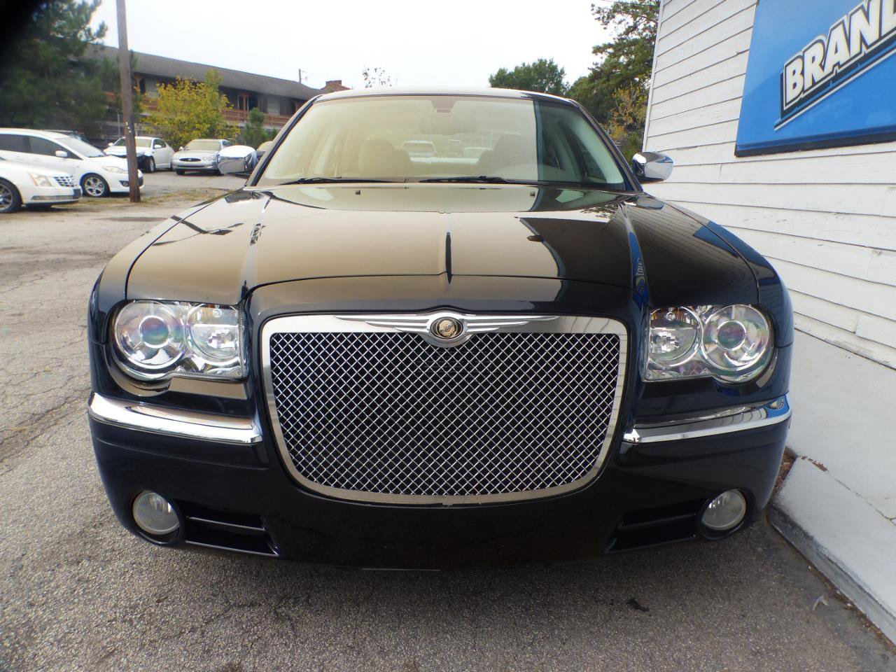 Used 2009 Chrysler 300 C w/ Protection Group II RWD image 6