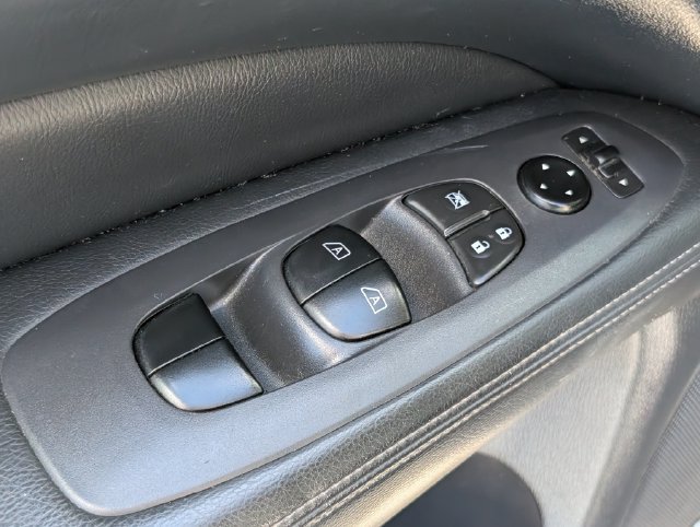 Used 2018 Nissan Pathfinder SV FWD image 18