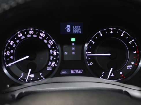 Used 2011 Lexus IS 350C RWD image 16
