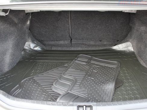 Used 2014 Toyota Corolla LE FWD image 29