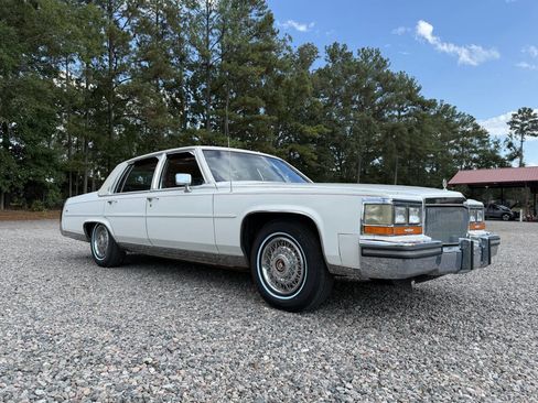 Used 1989 Cadillac Brougham image 4