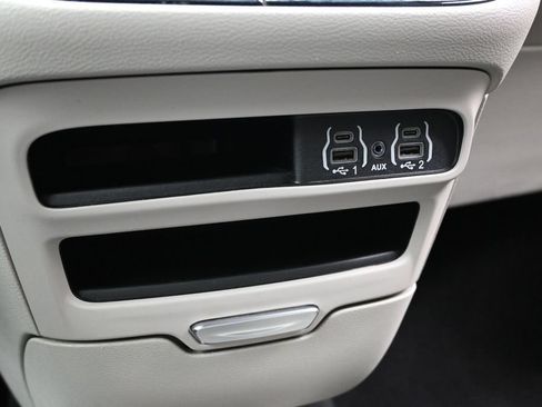 Used 2024 Chrysler Pacifica Touring-L FWD image 42
