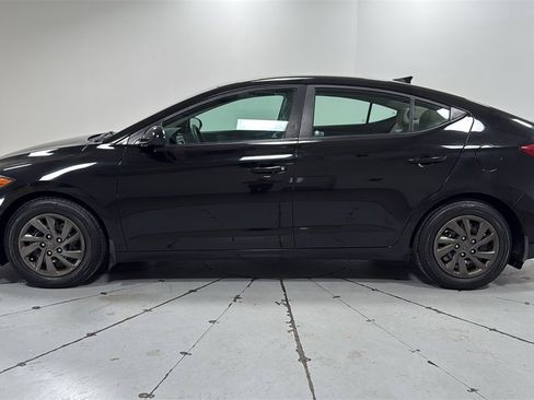 Used 2017 Hyundai Elantra SE w/ Cargo Package image 8