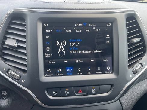 Used 2023 Jeep Cherokee Altitude Lux AWD/4WD image 16
