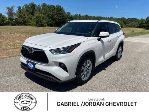 Used 2020 Toyota Highlander Limited FWD image 1