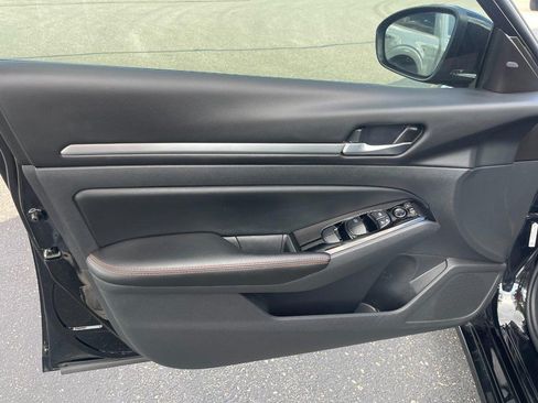 Used 2024 Nissan Altima 2.5 SR AWD/4WD image 21