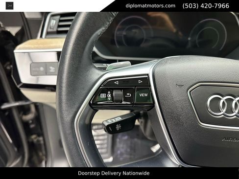 Used 2021 Audi e-tron Premium w/ Towing Package image 29
