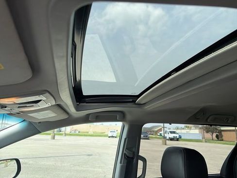 Used 2017 Toyota Sienna SE w/ SE Preferred Package image 5