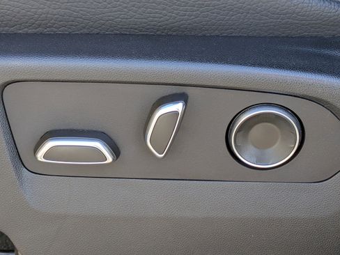 Used 2024 GMC Yukon Denali w/ Advanced Technology Package image 19