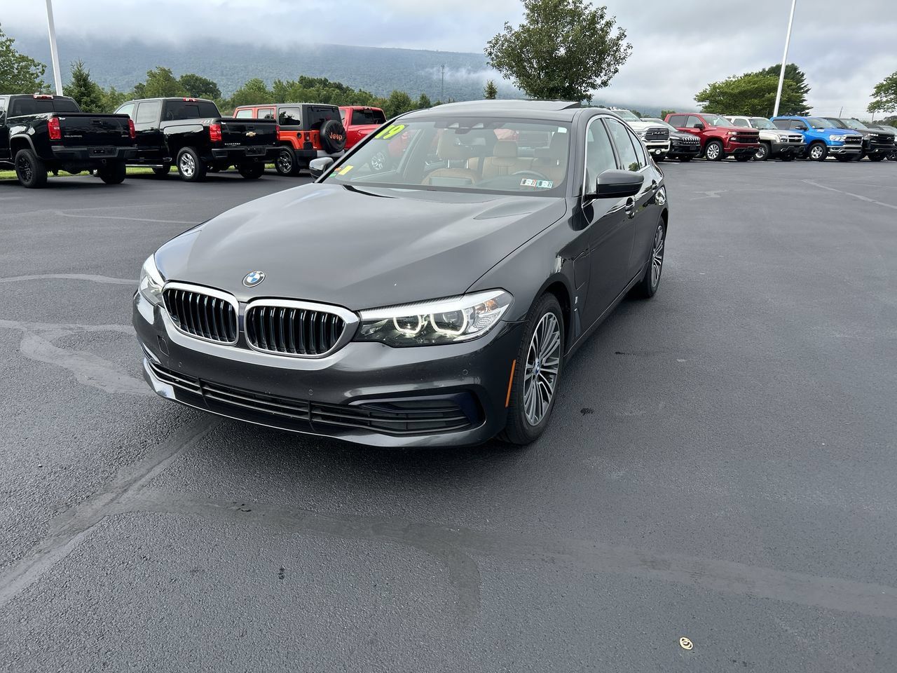 Used 2019 BMW 530e xDrive w/ Convenience Package AWD/4WD image 3