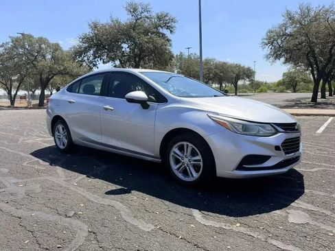 Used 2017 Chevrolet Cruze LT FWD image 22