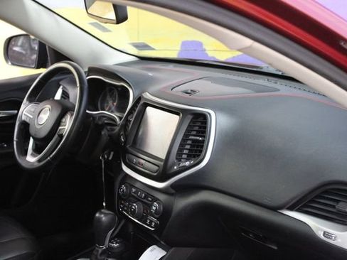 Used 2016 Jeep Cherokee Trailhawk w/ Leather Interior Group AWD/4WD image 12