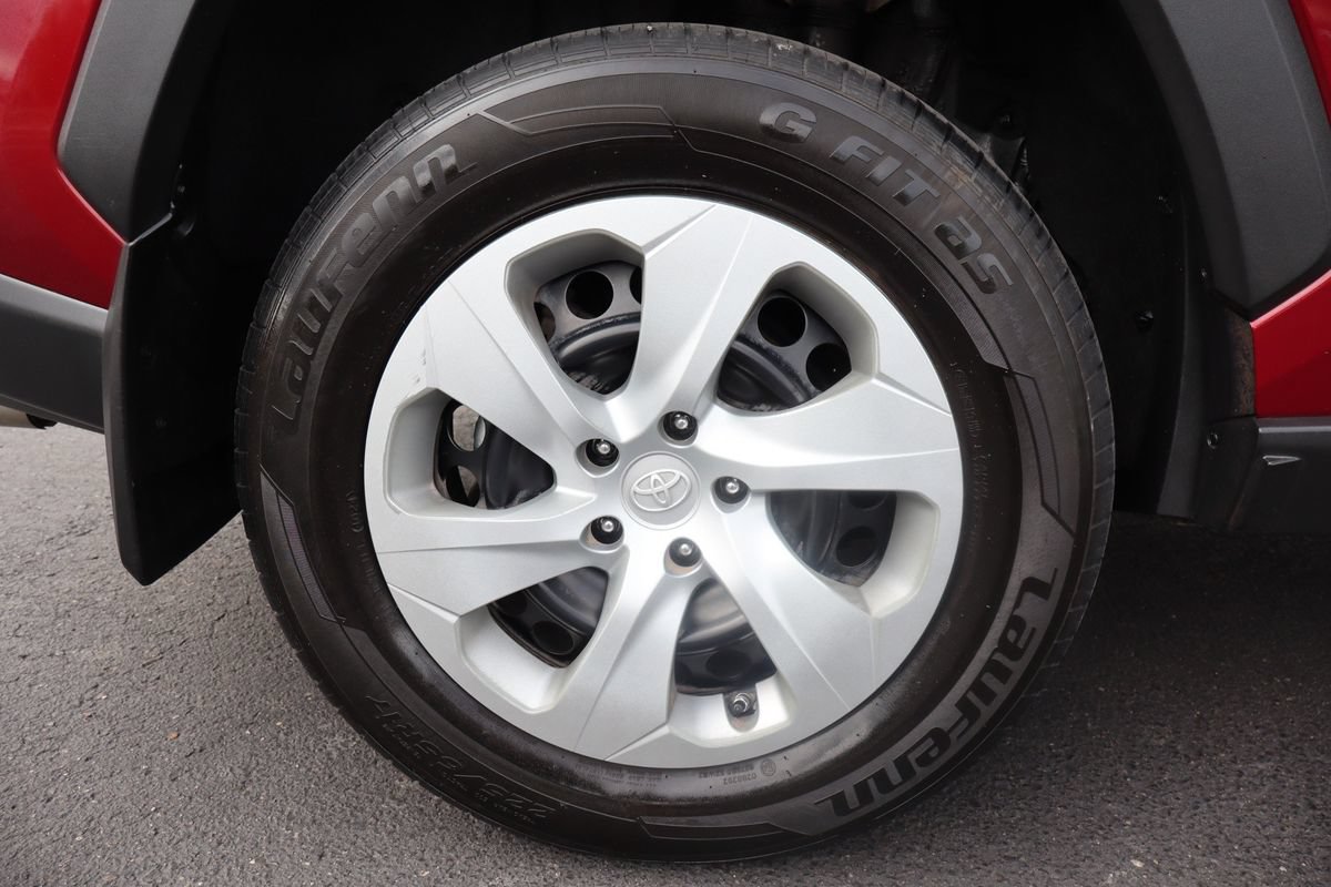 Used 2021 Toyota RAV4 LE w/ Carpet Mat Package (TMS) AWD/4WD image 43