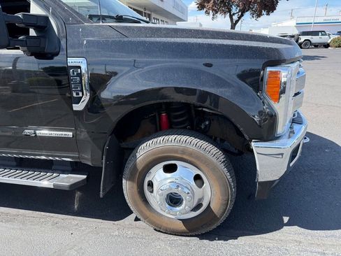 Used 2017 Ford F350 Lariat w/ Lariat Ultimate Package AWD/4WD image 4