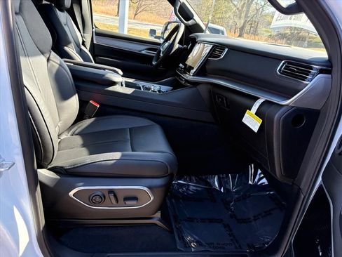 New 2026 Jeep Grand Wagoneer Limited AWD/4WD image 16