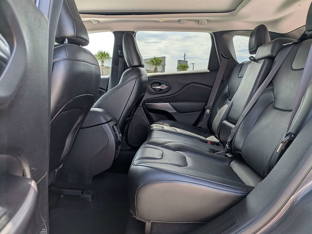 Certified 2022 Jeep Cherokee Limited AWD/4WD image 14