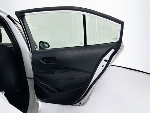 Used 2025 Toyota Corolla LE image 28