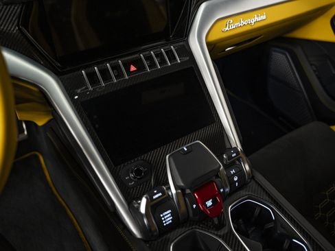 Used 2022 Lamborghini Urus AWD/4WD image 42
