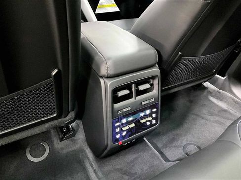 New 2026 Porsche Macan Turbo Electric AWD/4WD image 24